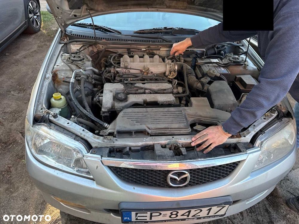 Mazda 323F - 8
