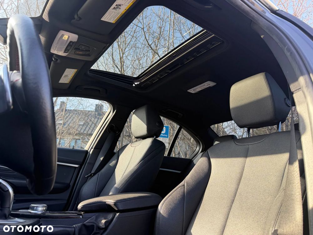BMW Seria 3 330i Sport Line Sport - 21