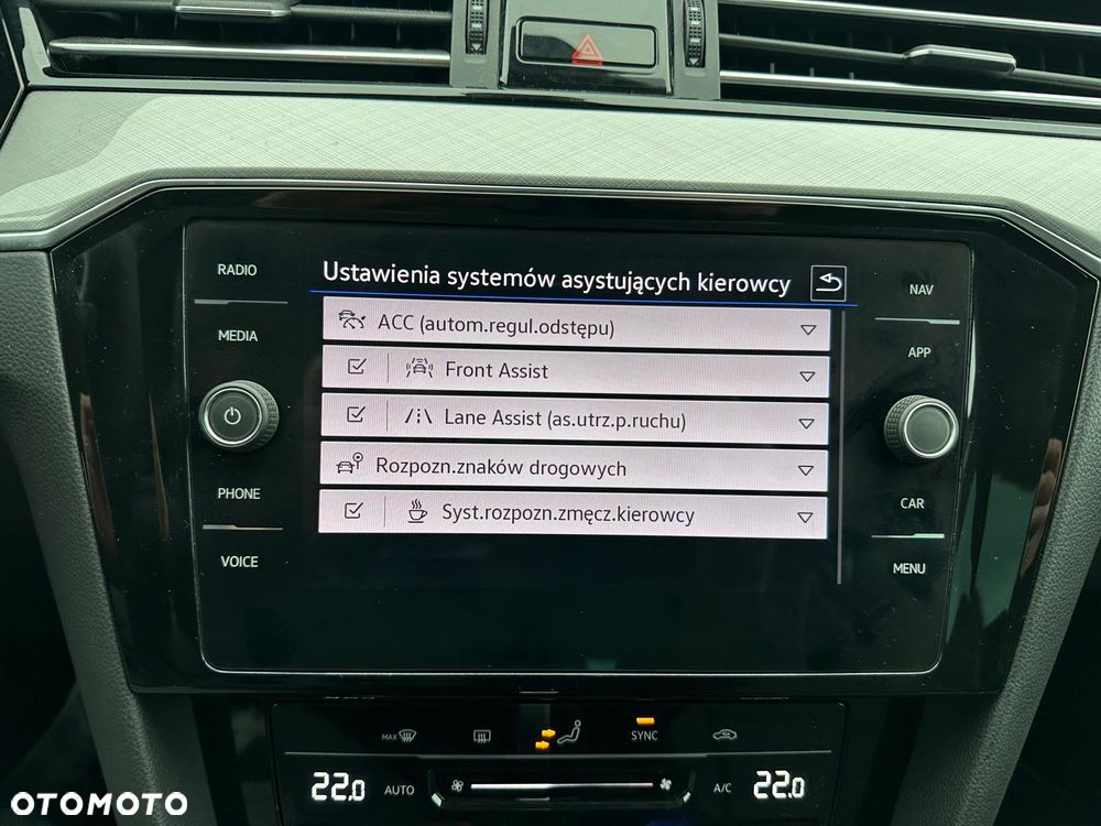 Volkswagen Passat Variant 2.0 TDI SCR DSG R-Line - 18