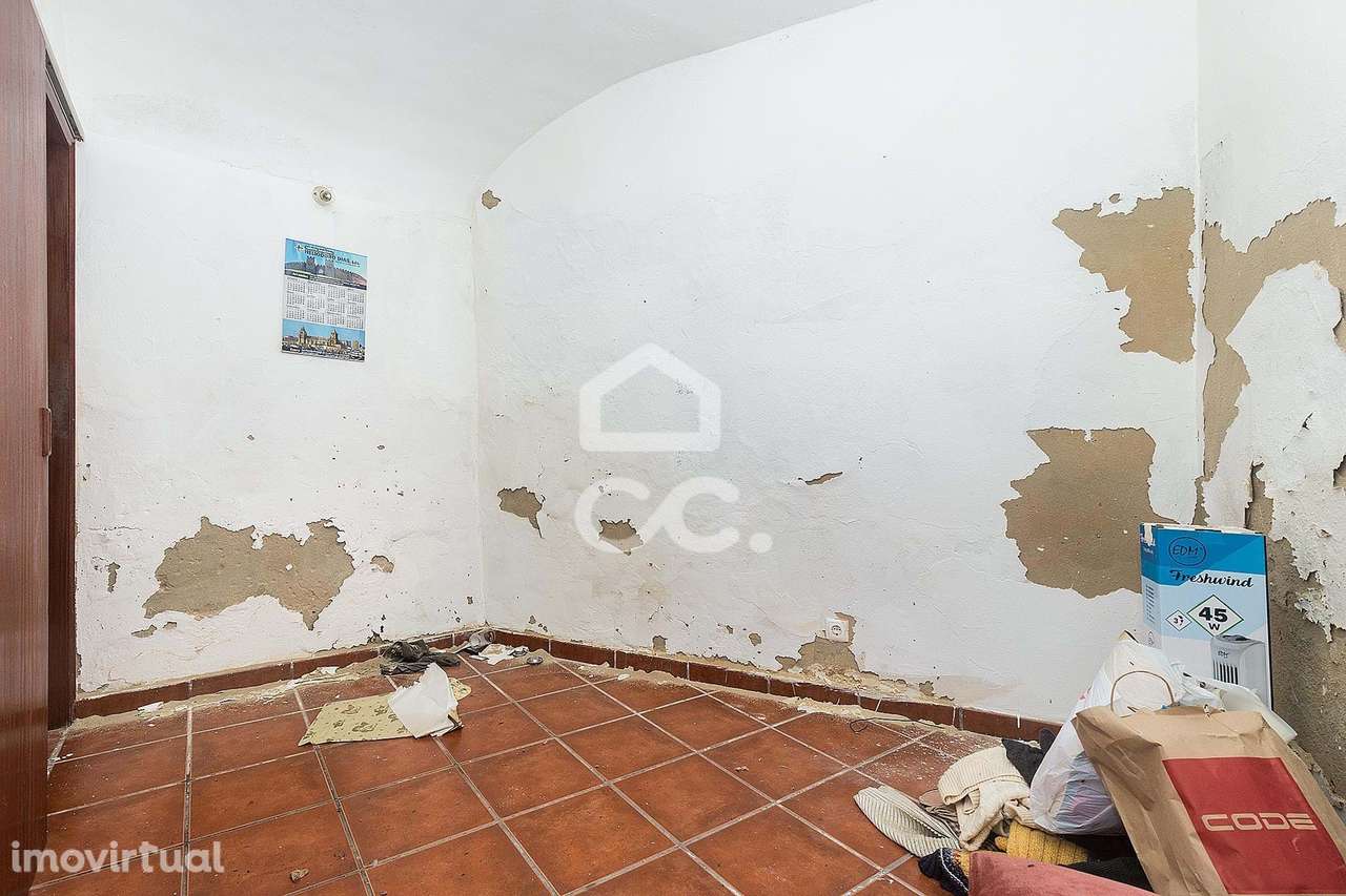 Prédio de gaveto c/ 2 moradias para recuperar | Arraiolos, Évora - Grande imagem: 5/27