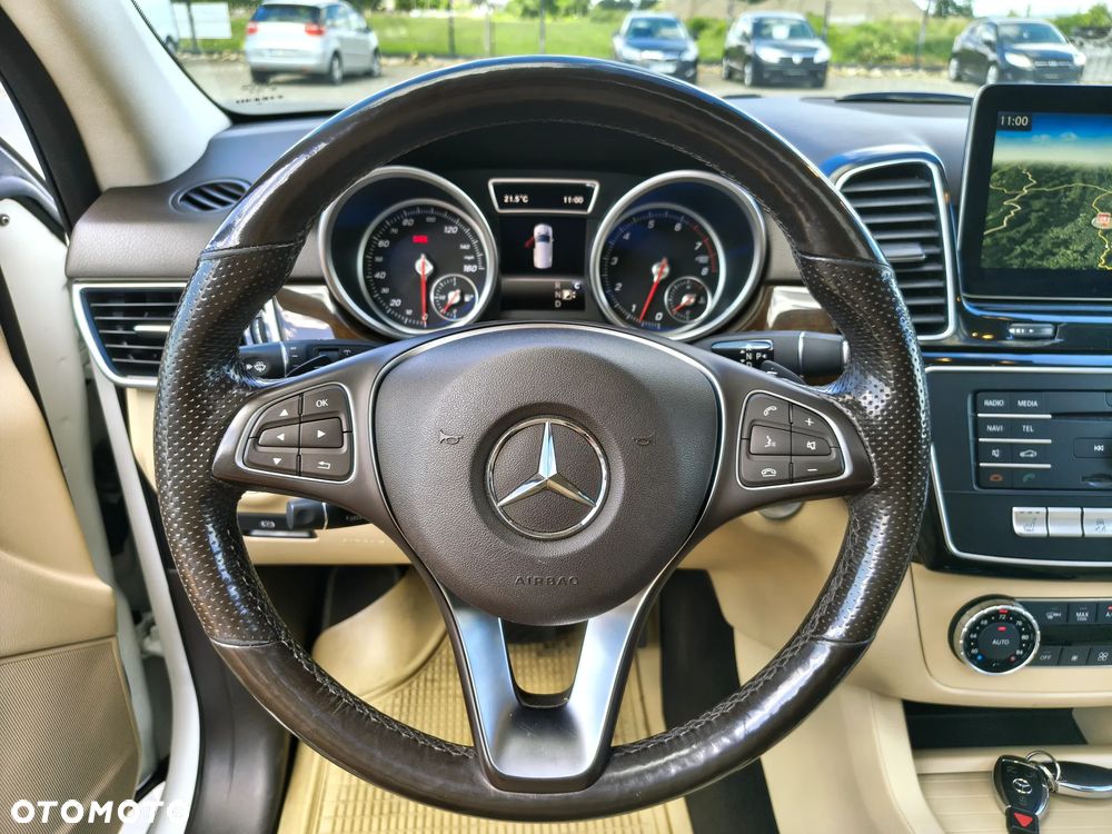 Mercedes-Benz GLE - 32
