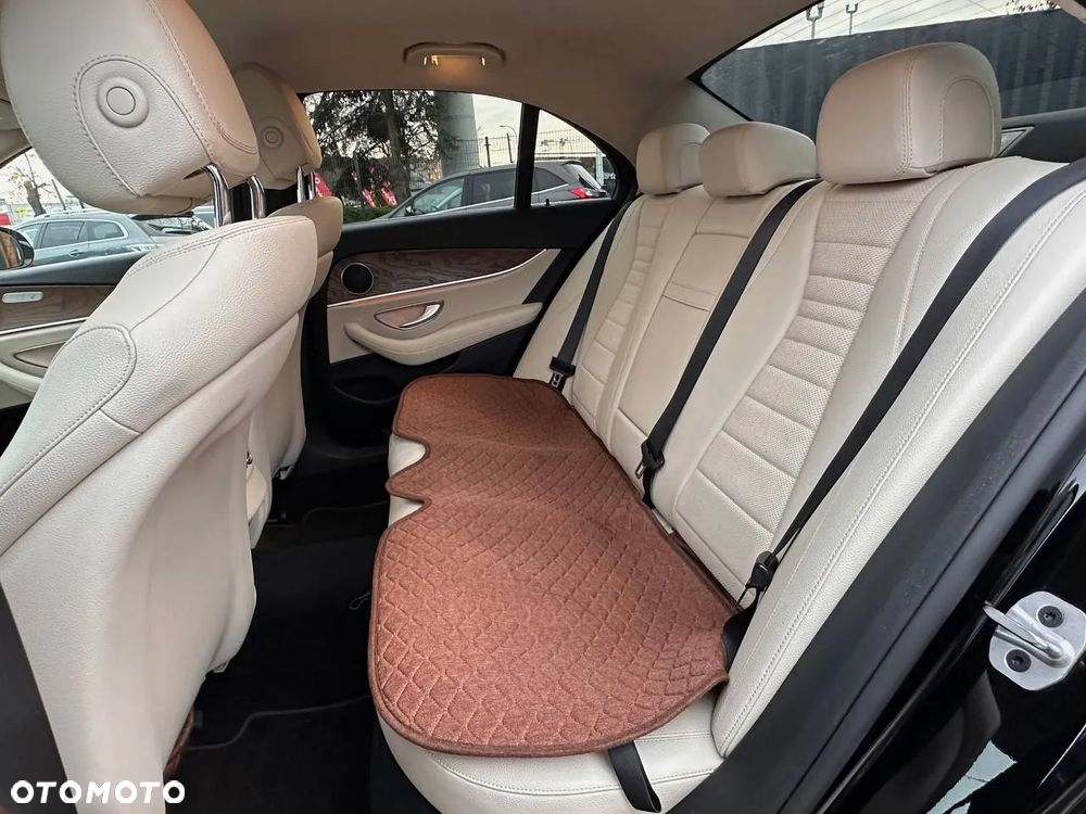 Mercedes-Benz Klasa E 300 de 9G-TRONIC - 12