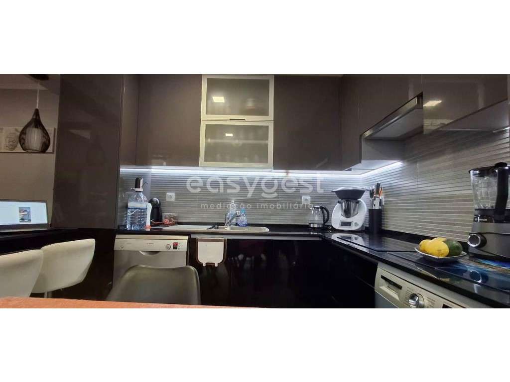 Apartamento T3 em Queluz com logradouro, a 100 metros da estação de... - Grande imagem: 3/19