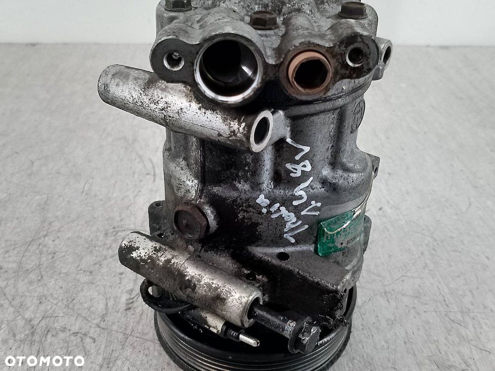 POMPA, SPRĘŻARKA KLIMATYZACJI RENAULT THALIA 8200315744 1.4 8V - 5