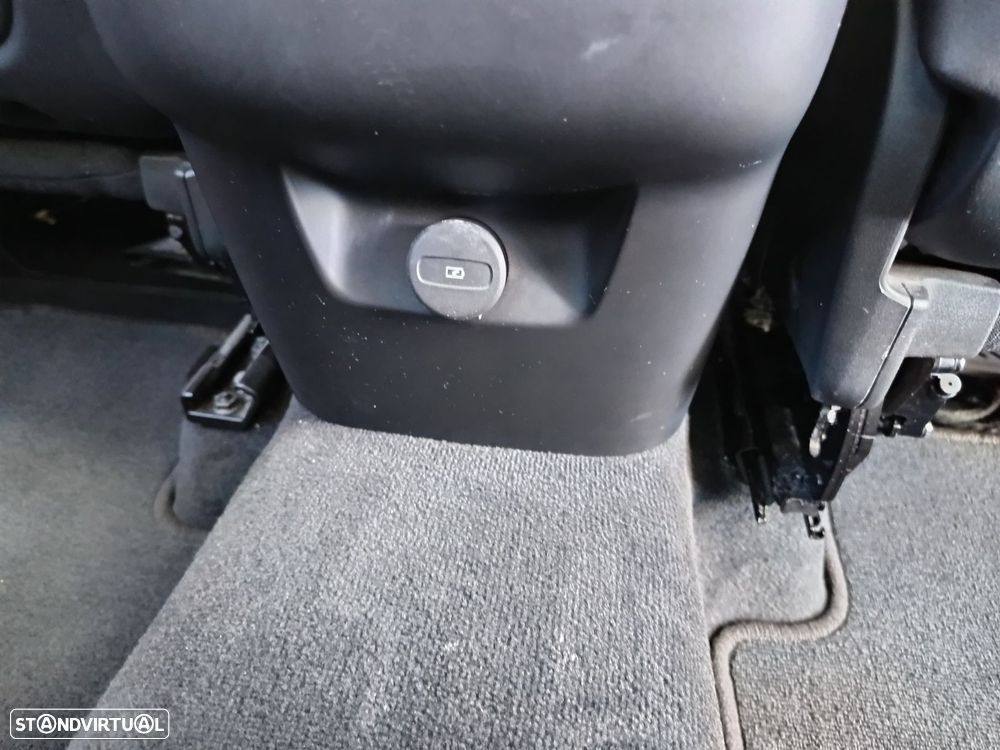 Volvo XC 60 2.0 B4 Momentum Plus Geartronic - 41