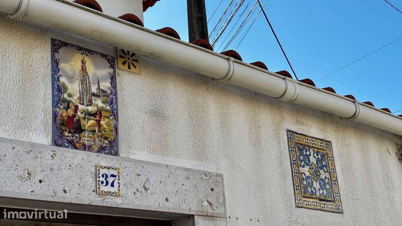 Moradia com T1+T2 Arrendados: Oportunidade no Gradil - Grande imagem: 4/27