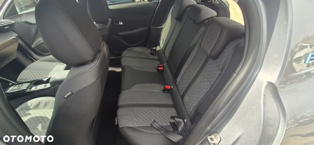 Peugeot 208 50kWh Business - 32
