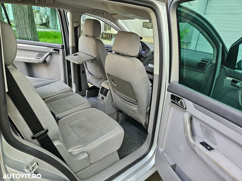 Volkswagen Touran 2.0TDI Highline - 9