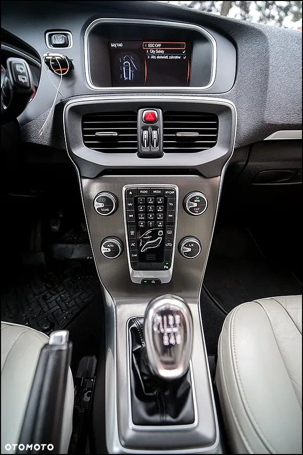 Volvo V40 D2 Summum - 27