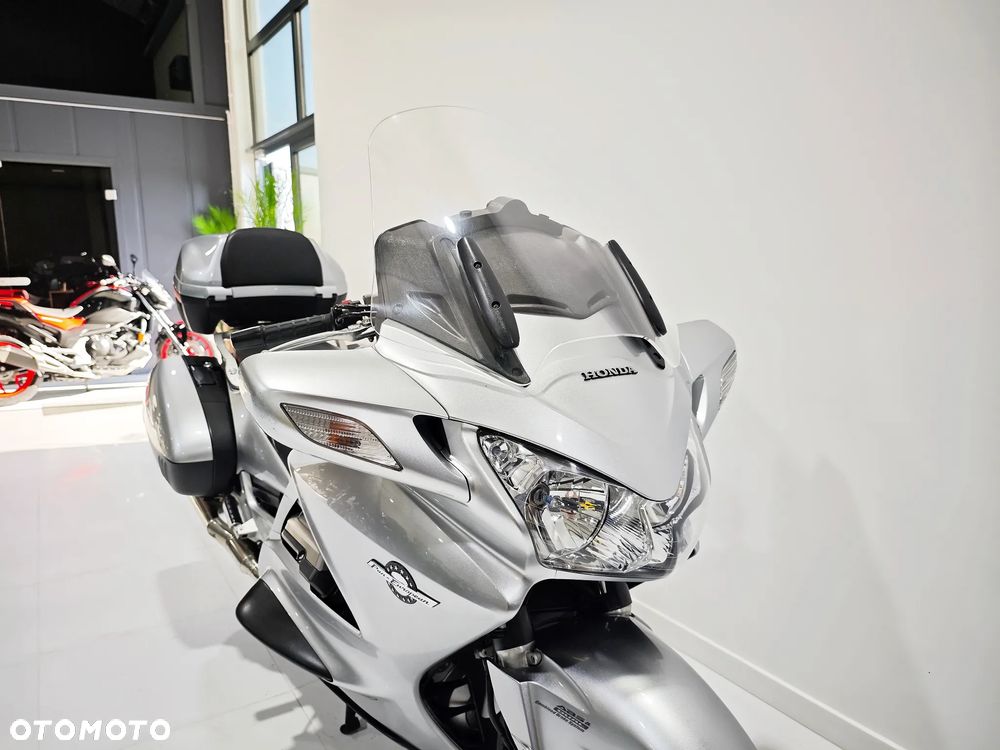 Honda ST - 8