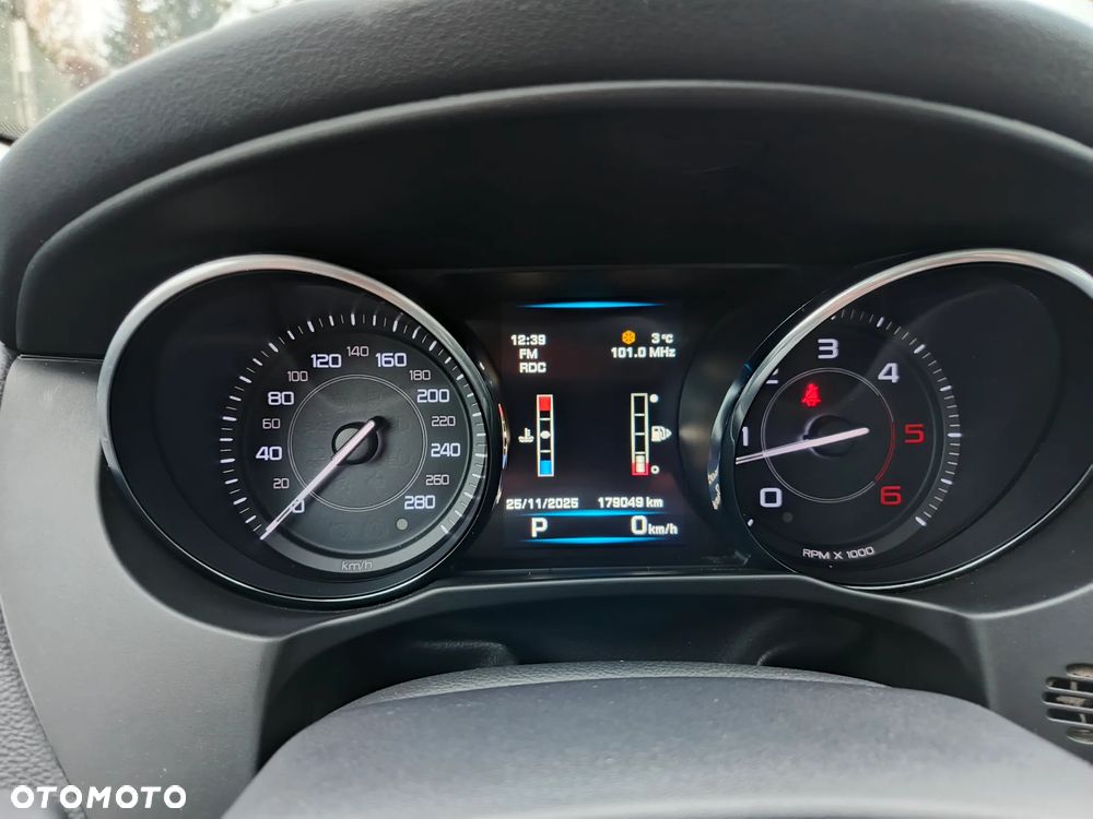 Jaguar XE 2.0 D Portfolio - 31