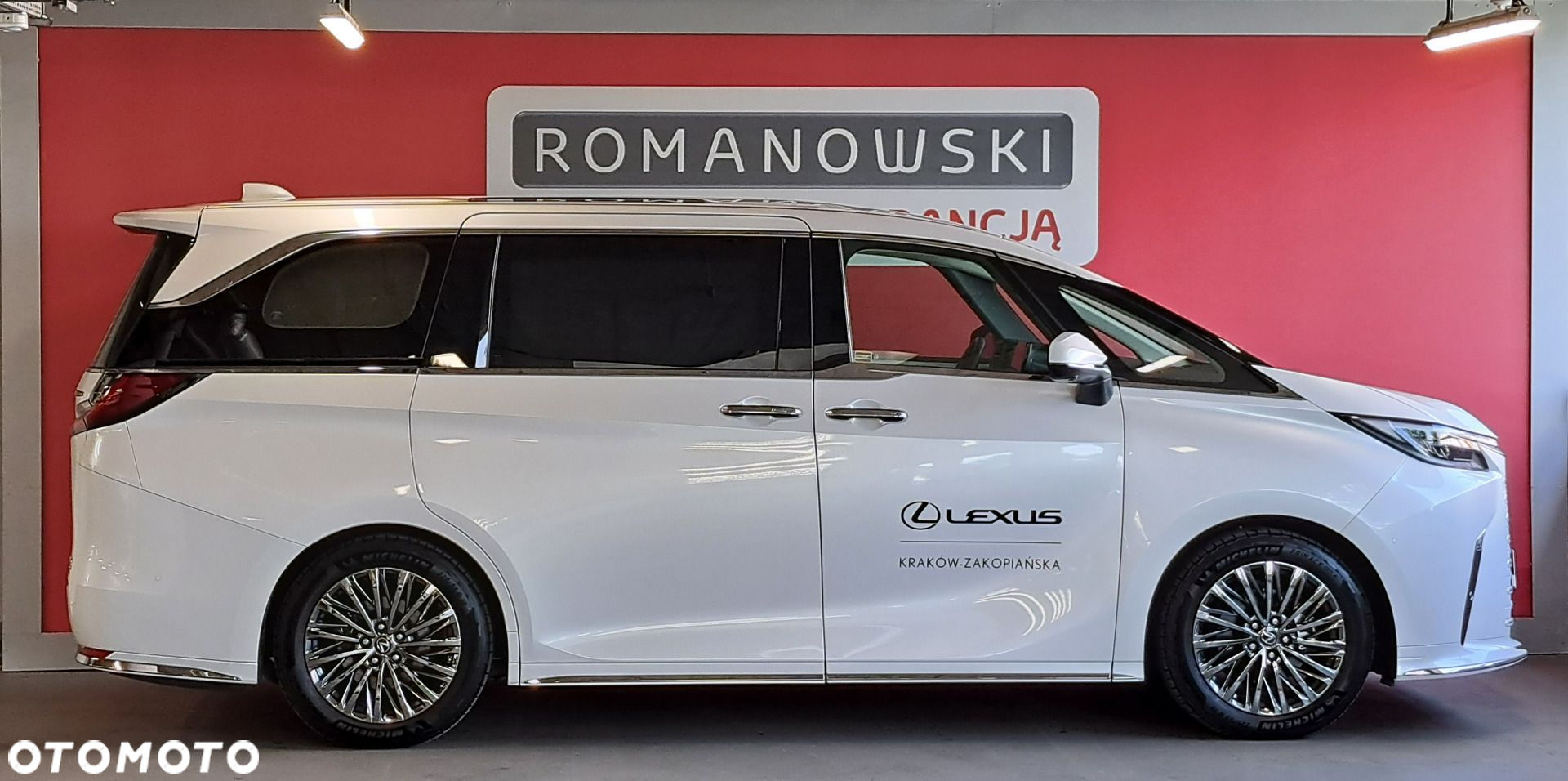 Lexus LM - 5