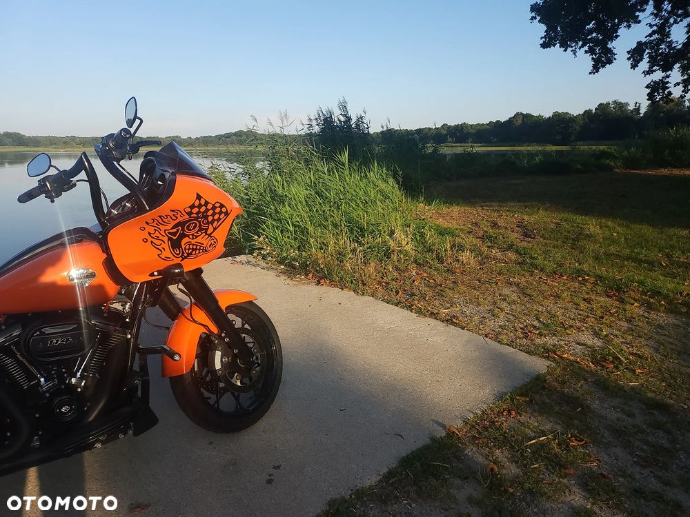 Harley-Davidson Touring Road Glide - 2