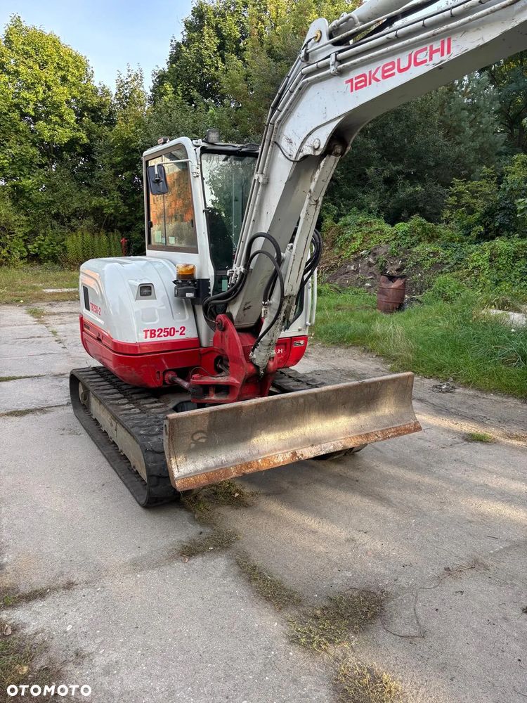 Takeuchi TB 250-2 - 1