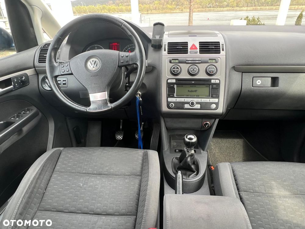 Volkswagen Touran 1.9 TDI DPF BlueMot Highline - 23