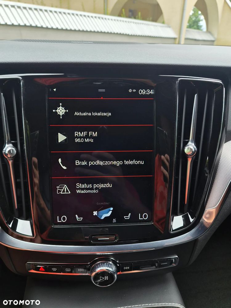 Volvo V60 T8 AWD Plug-In Hybrid R-Design - 24