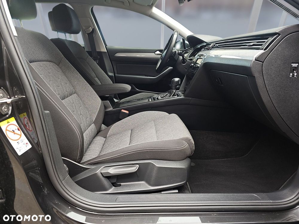 Volkswagen Passat - 20