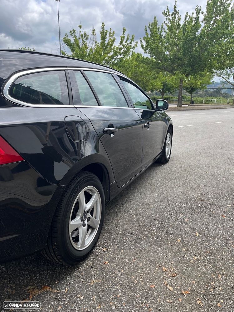 Volvo V60 2.0 D2 Momentum Geartronic - 7