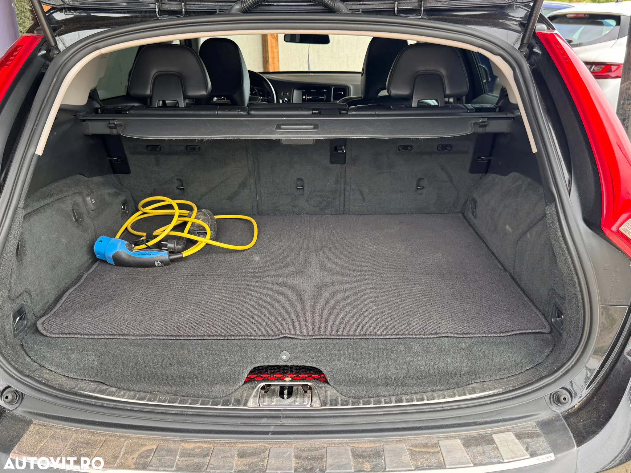 Volvo V60 D6 Plug-In-Hybrid AWD Geartronic Summum - 17