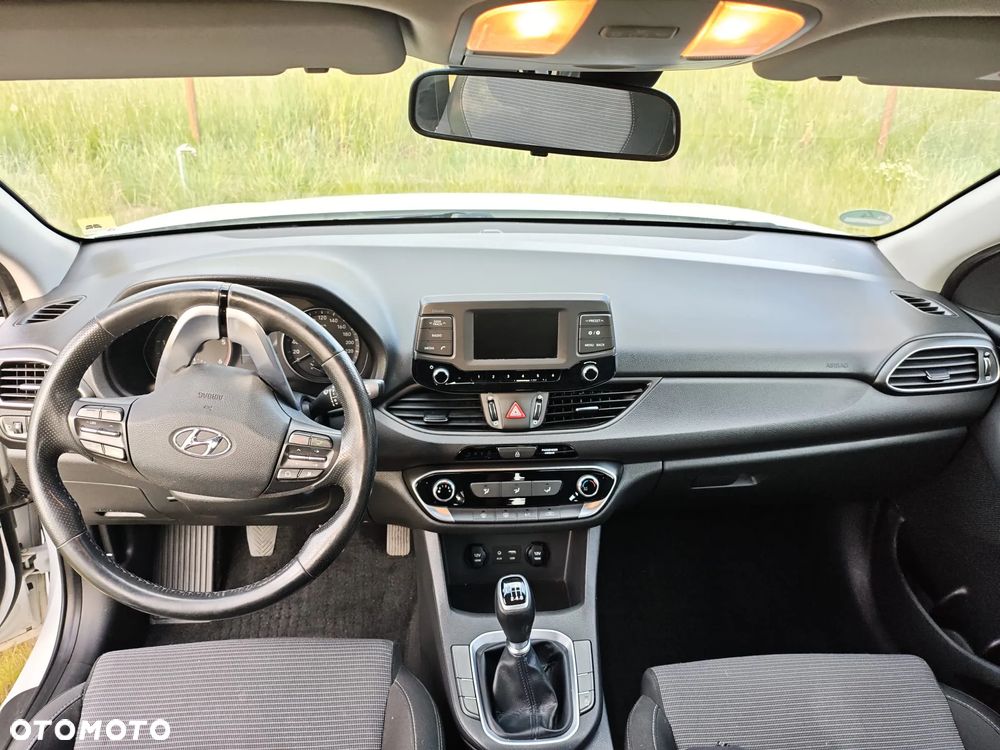 Hyundai i30 1.6 D Classic + - 9