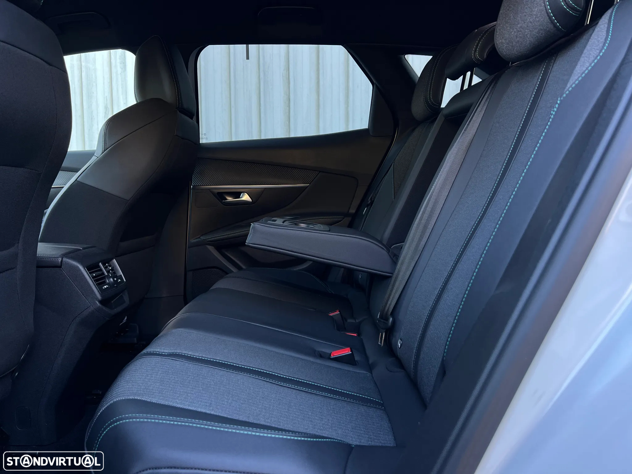 Peugeot 3008 1.2 Hybrid Allure Pack e-DCS6 - 44