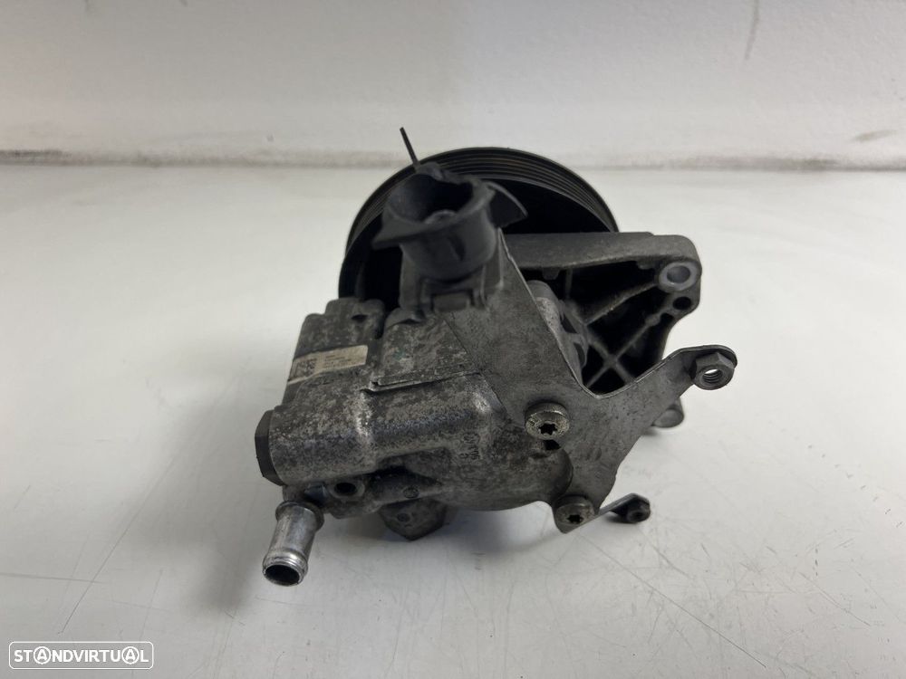 Bomba direcção assistida BMW 5 (E60) 530 d REF. 678148603 MOTOR M57 306D3 - 3