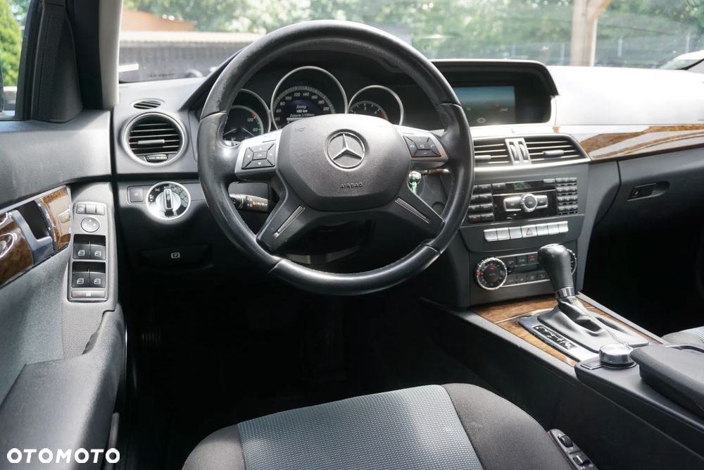 Mercedes-Benz Klasa C 220 CDI DPF Automatik BlueEFFICIENCY Special Edition - 13