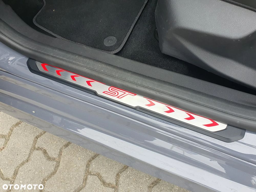 Ford Focus 2.0 TDCi ST - 10