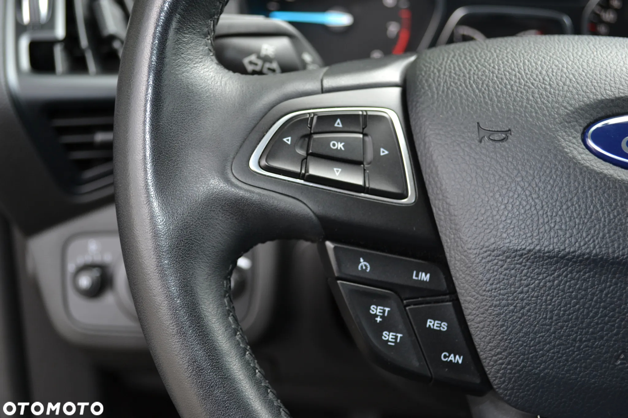 Ford Kuga 1.5 EcoBoost 2x4 SYNC - 24