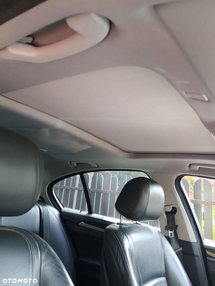 BMW Seria 5 528i - 2