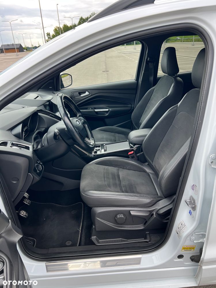 Ford Kuga 2.0 TDCi 2x4 ST-Line - 13