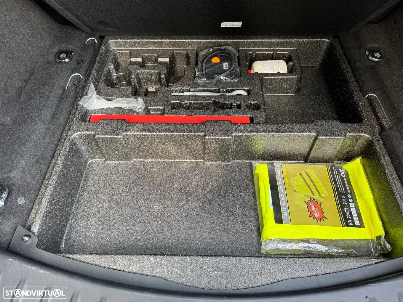 Jaguar E-Pace 2.0 i4D R-Dynamic S - 31