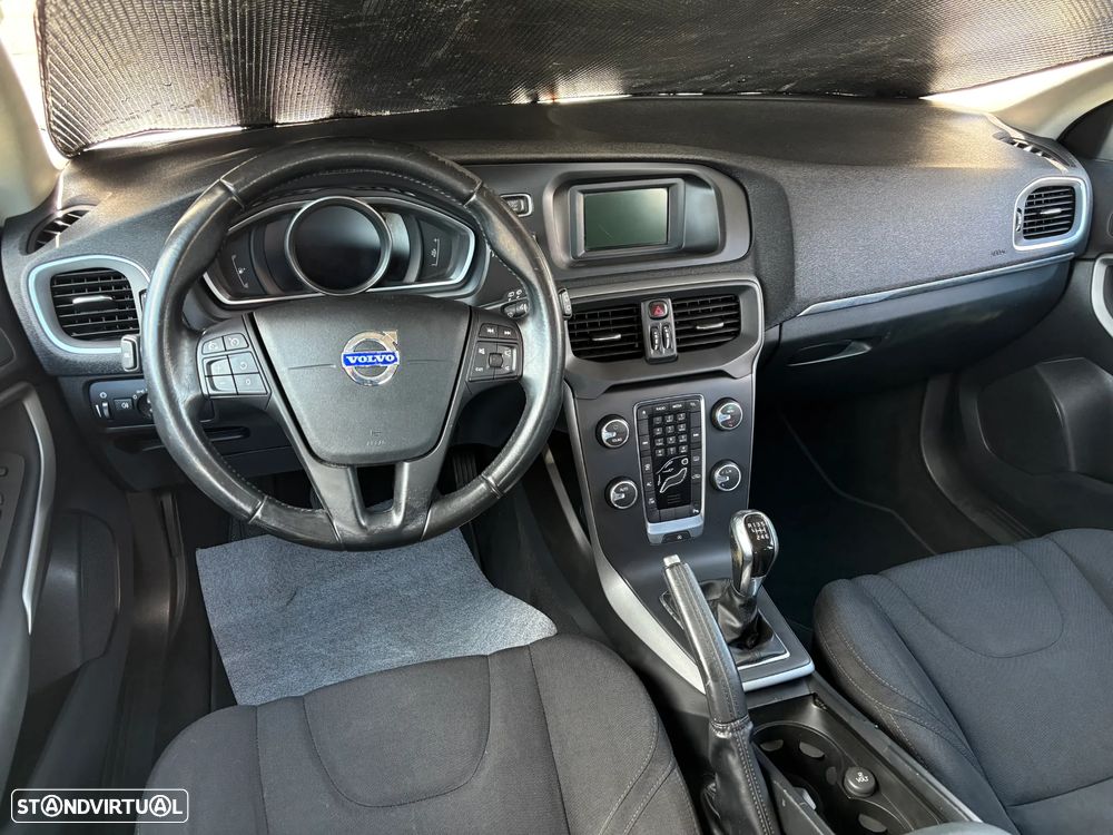 Volvo V40 D2 - 10
