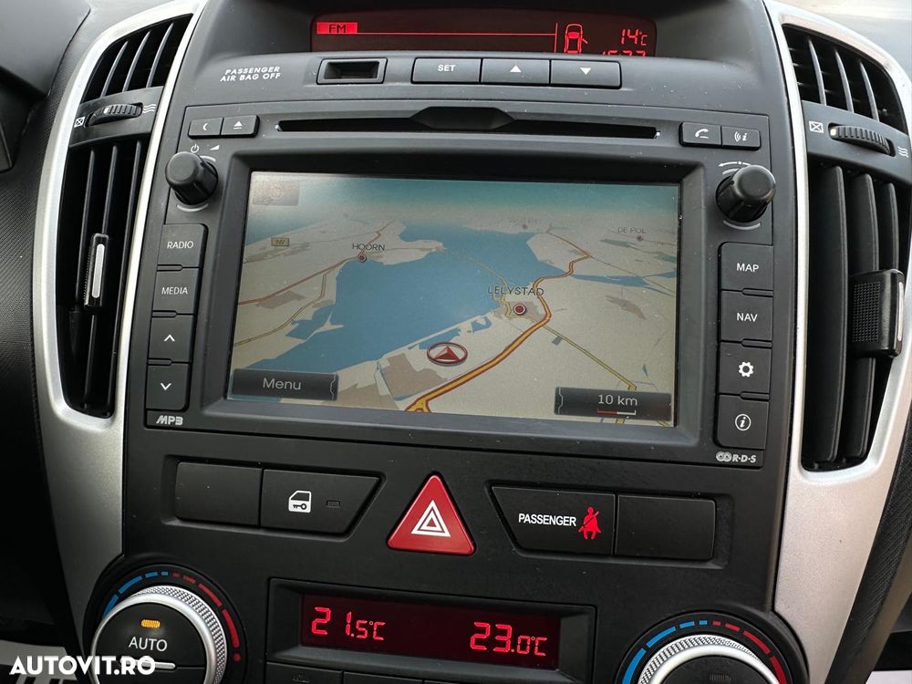 Kia Ceed - 11
