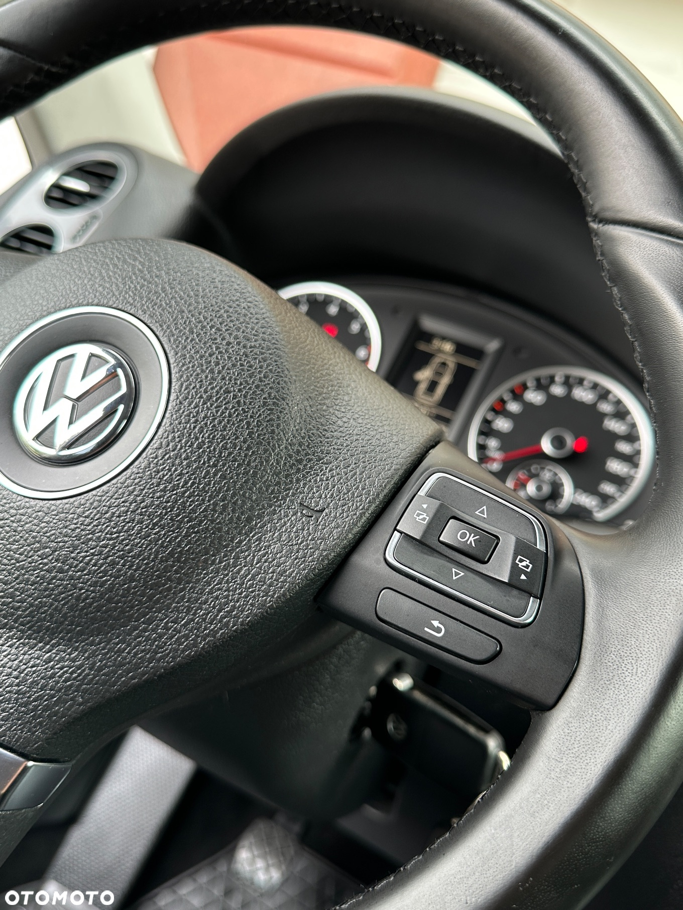 Volkswagen Tiguan - 16