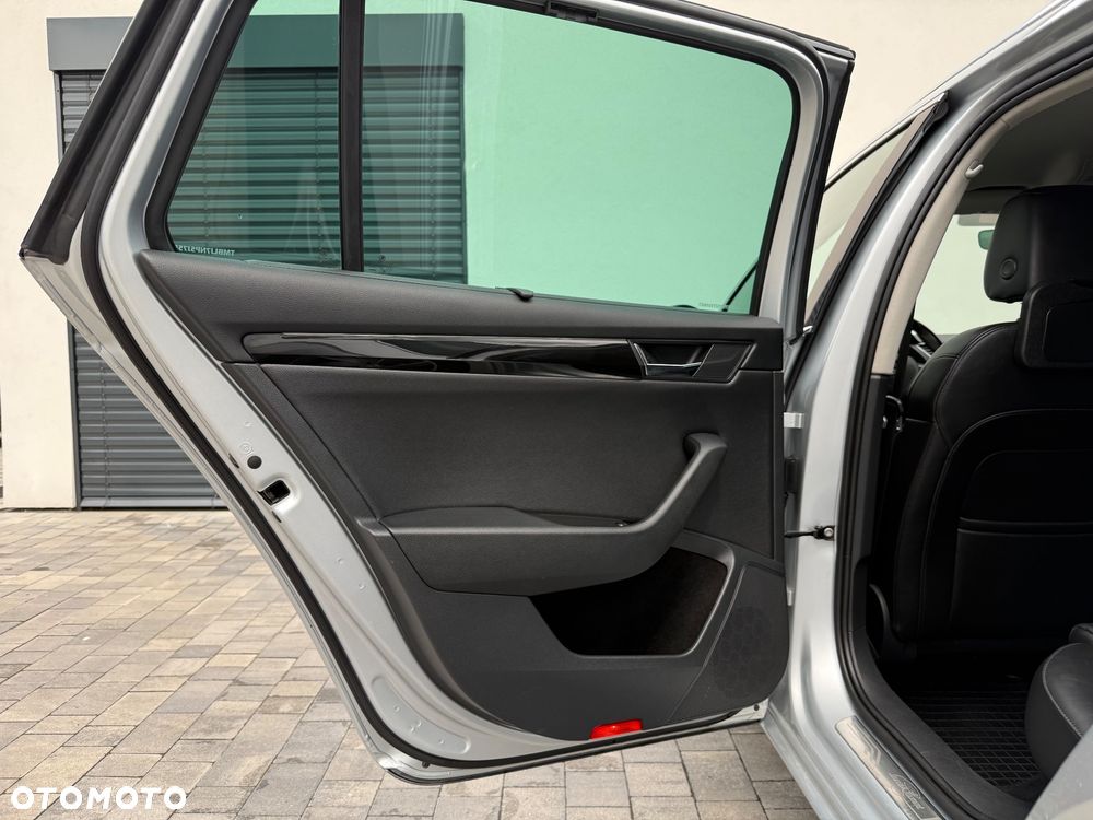 Skoda Superb 2.0 TDI 4x4 DSG L&K - 36