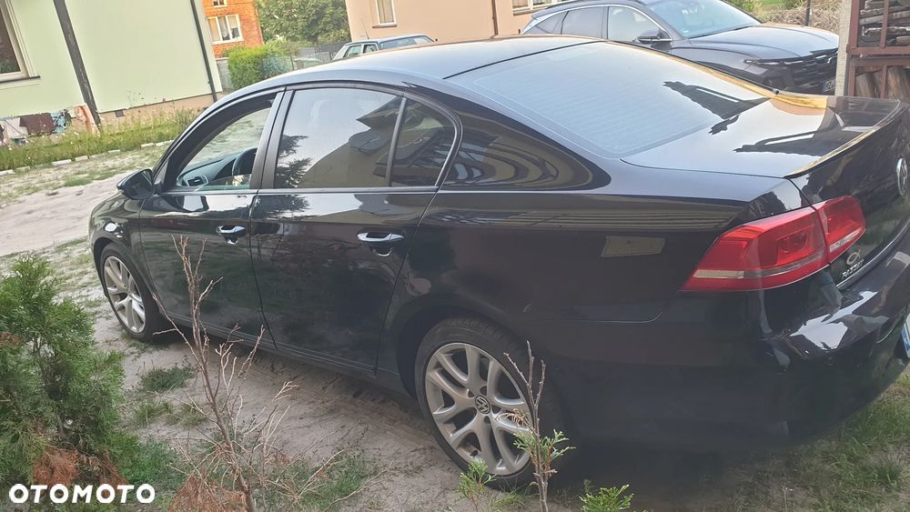 Volkswagen Passat 1.6 TDI DPF BlueMot Highline - 4