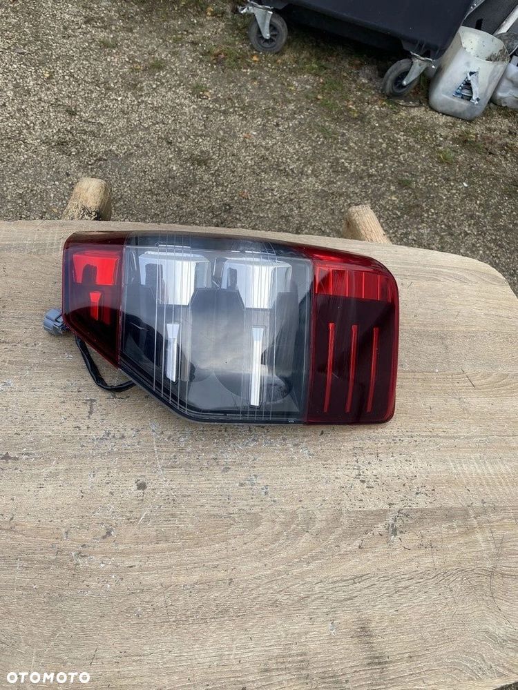 LAMPA TYLNA LEWA MITSUBISHI L200 2018 TRITON LJ-24003 - 2