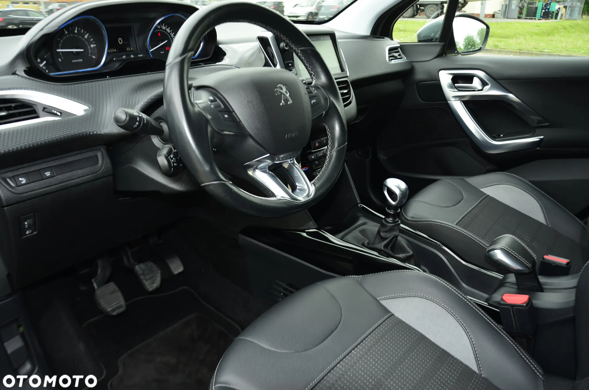 Peugeot 2008 1.2 PureTech Allure Pack S&S - 19