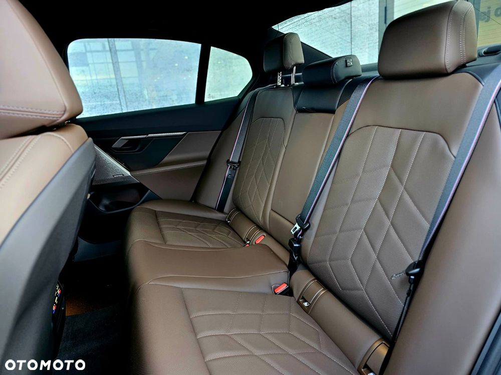 BMW Seria 5 520d xDrive mHEV - 32