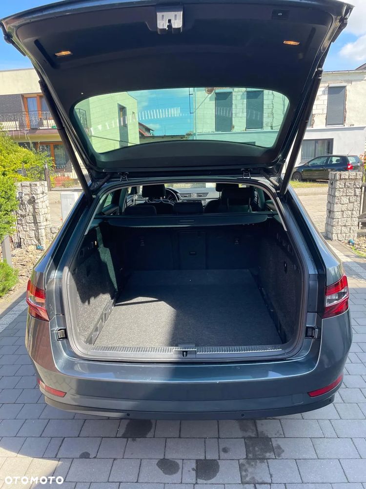 Skoda Superb Combi 2.0 TDI DSG Style - 15