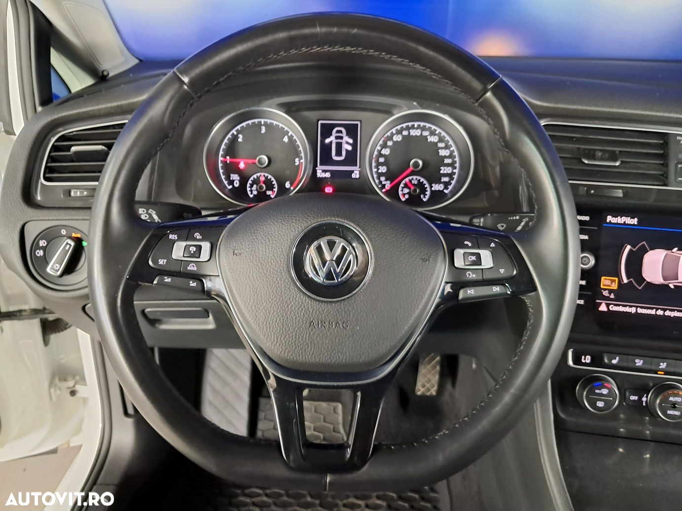 Volkswagen Golf - 11