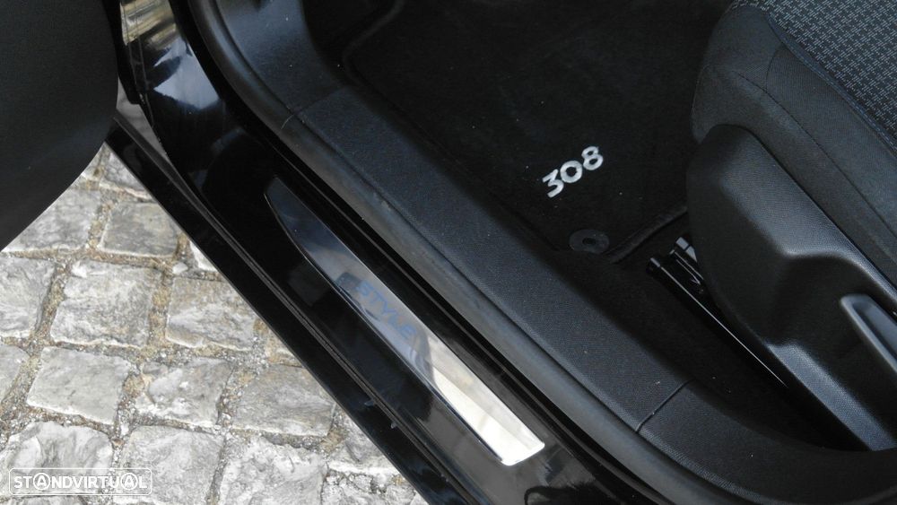 Peugeot 308 1.2 PureTech Style - 28