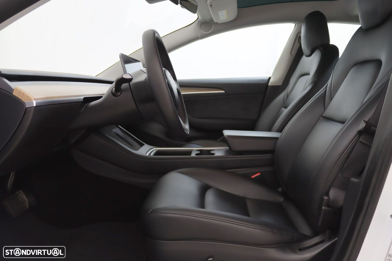 Tesla Model 3 - 4