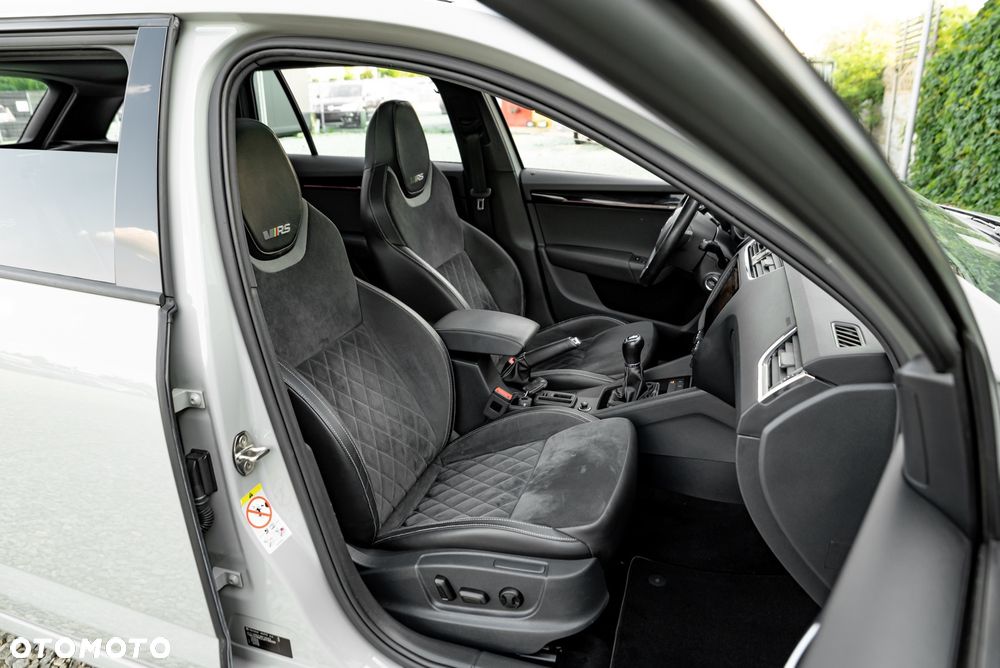 Skoda Octavia 2.0 TSI RS - 27