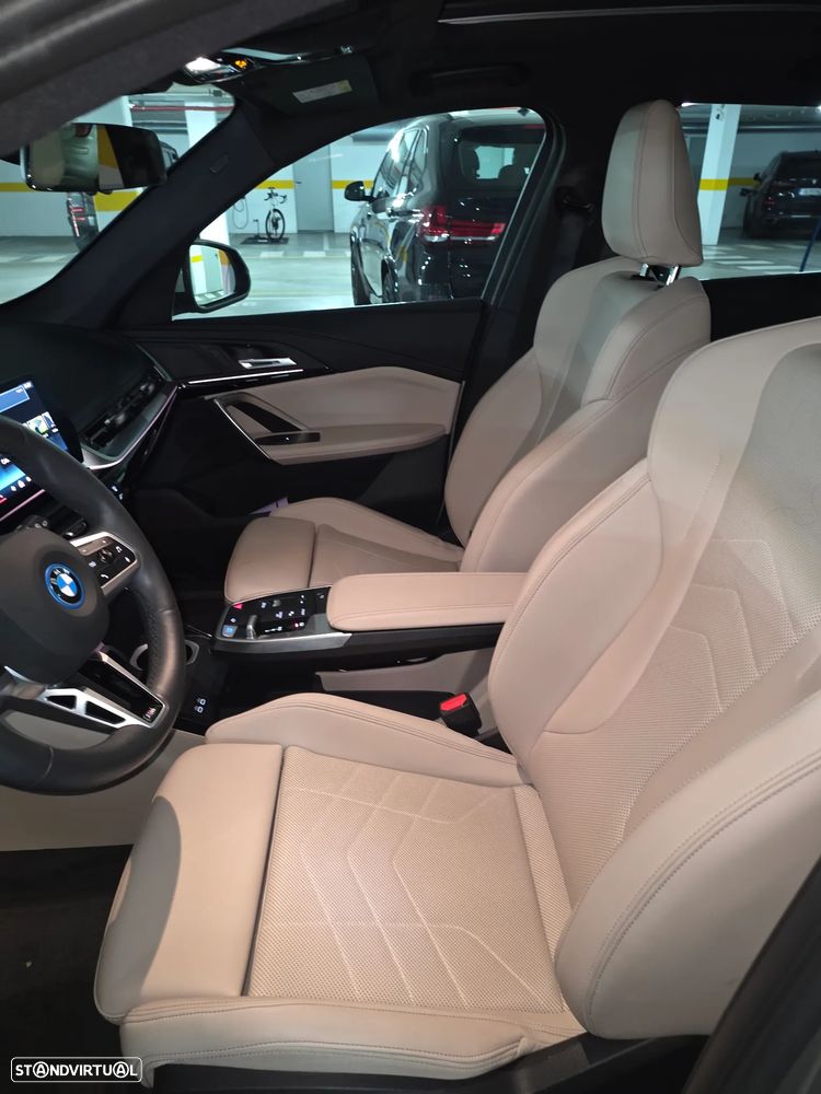 BMW iX1 eDrive20 Pack Desportivo M - 7