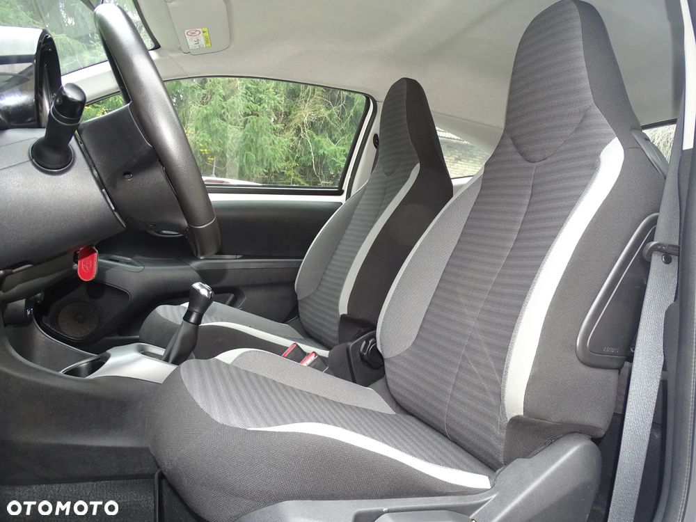 Toyota Aygo x-play - 11