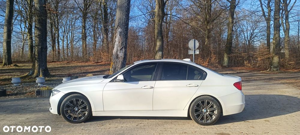 BMW Seria 3 320i Sport-Aut Sport Line - 11
