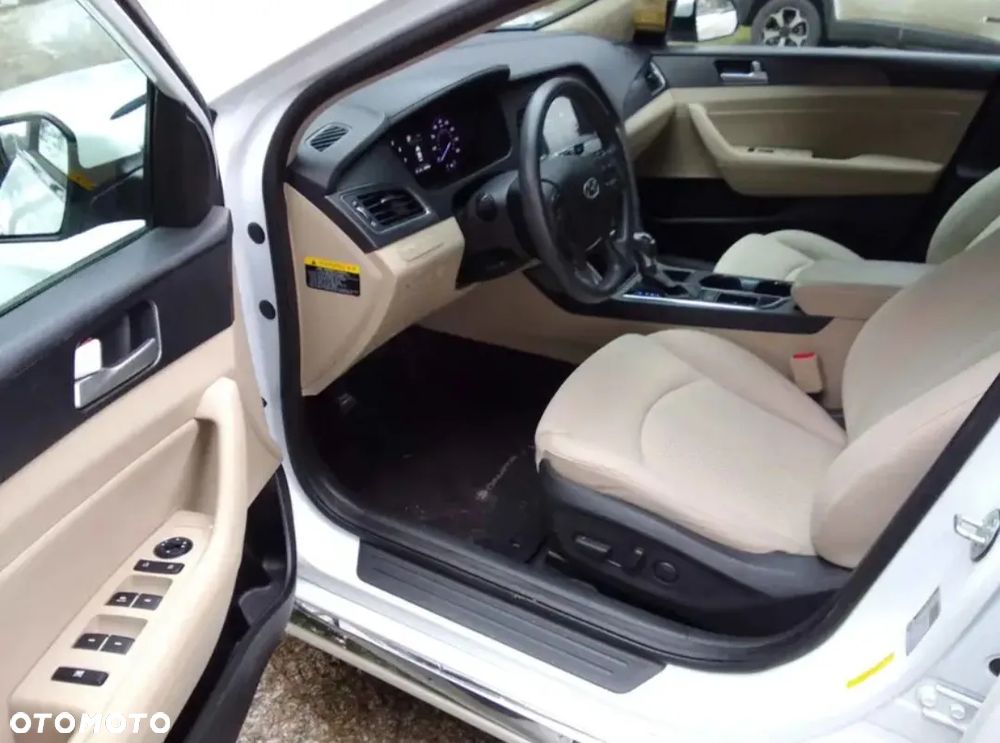 Hyundai Sonata 2.4 SE - 11