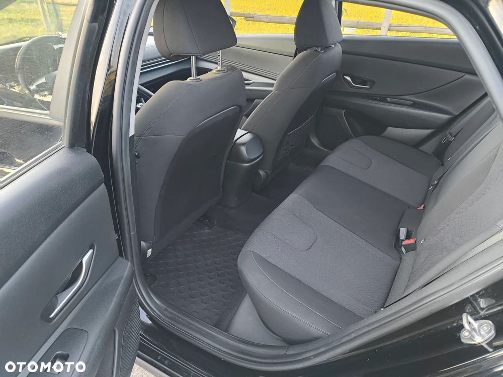 Hyundai Elantra - 13